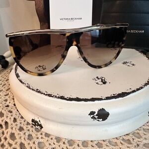 Victoria Beckham Tortoise Shell Sunglasses with Brown Lenses